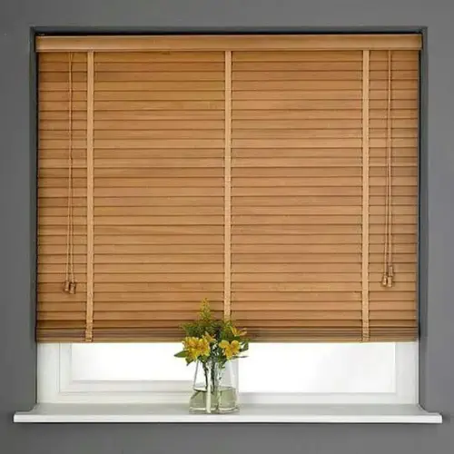 تعتبر الستائر الخشبية خيارًا فاخرًا للديكور، مع تصميم عصري وخامات عالية الجودة تناسب جميع غرف المنزل والمكاتب